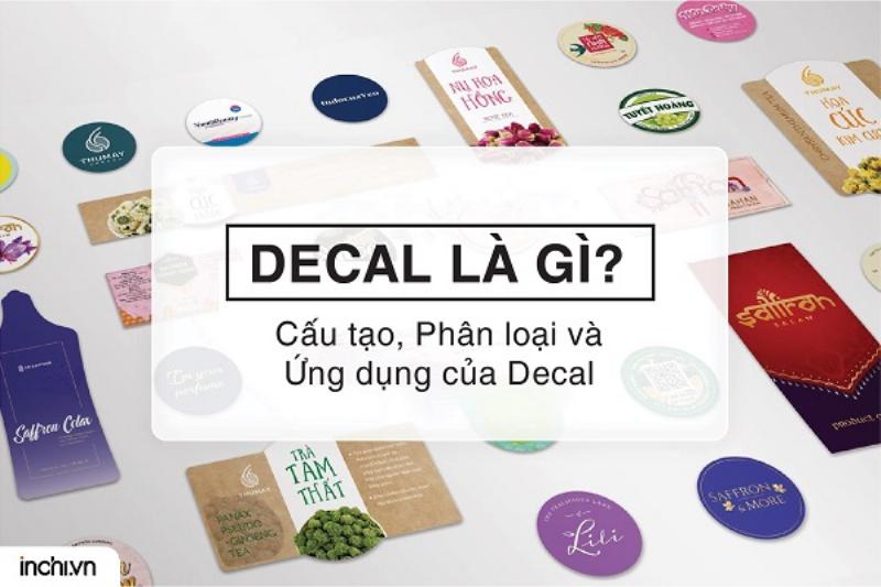 Hướng dẫn từng bước dán decal trang trí Noel lên cửa kính một cách dễ dàng và không có bọt khí.
